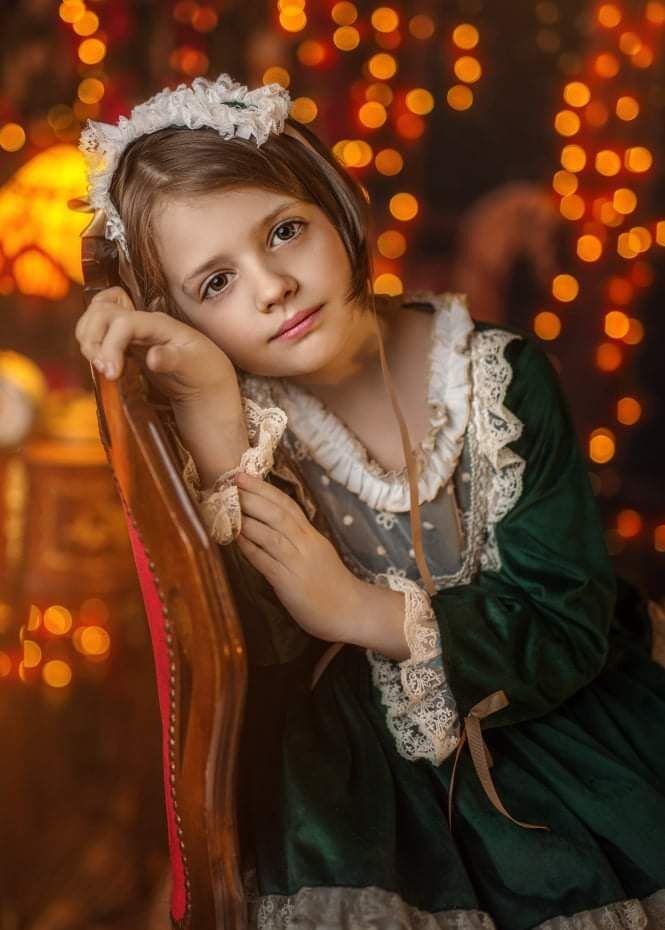 2424 Lena Kozubal